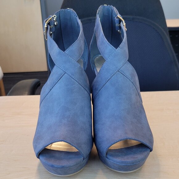 GUESS Factory Neile Peep-Toe Platform Heels - Picture 2 of 10